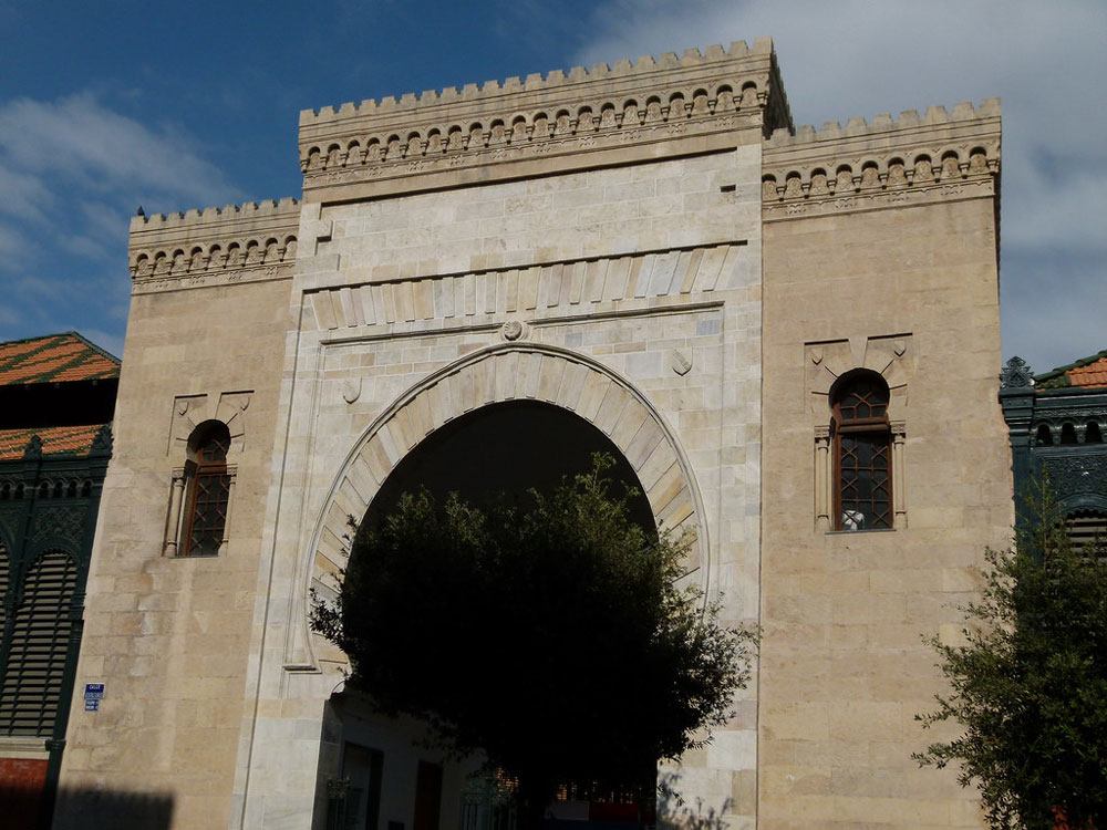 Puerta y ventanas herradura mercado atarazanas Málaga